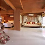 Longtail Suites